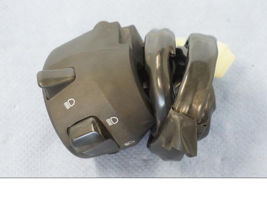 Höger sida på Styrelreglage från en Yamaha X-Max 250 -2016 scooter.