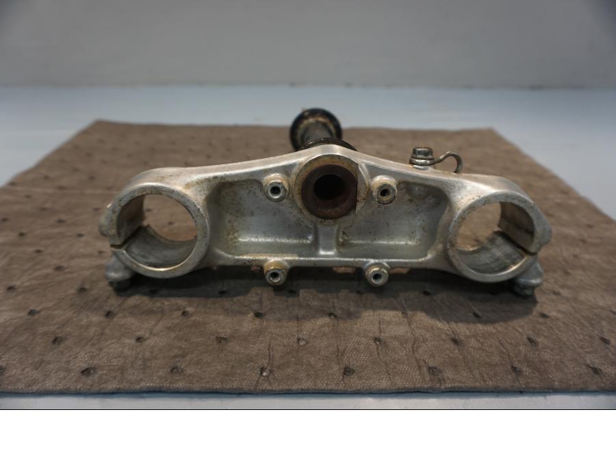 Höger sida på Gaffelkrona från en Honda XR 600 R -1990 motorcykel.