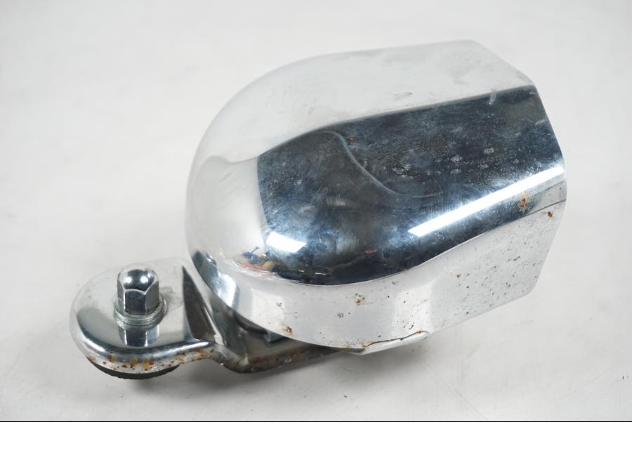 Framsidan på Signalhorn / Tuta från en H-D Softail Standard FXST -2001 motorcykel.