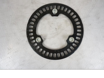 Baksidan på ABS krans från en Yamaha MT-09 -2020 motorcykel.