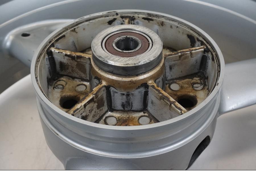 Extrabild2 på Fälg från en Triumph TT 600 -2002 motorcykel.