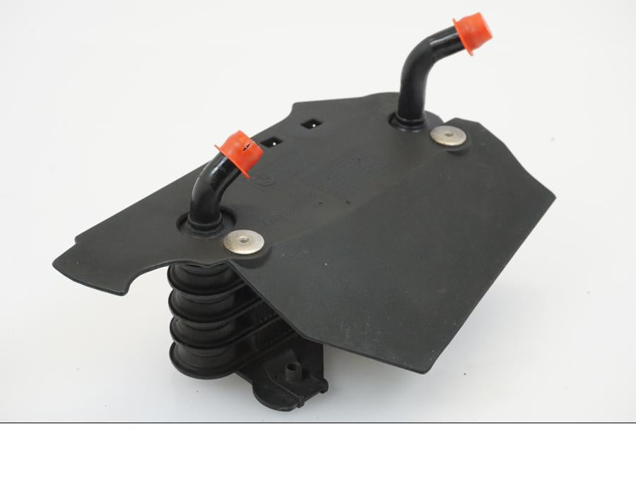 Höger sida på Oljekyl från en BMW R 1150 R -2002 motorcykel.