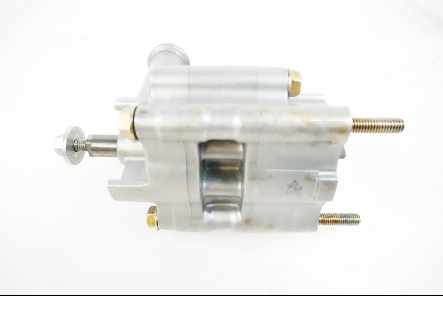 Vänster sida på Oljepump från en Honda VFR 800 -2005 motorcykel.