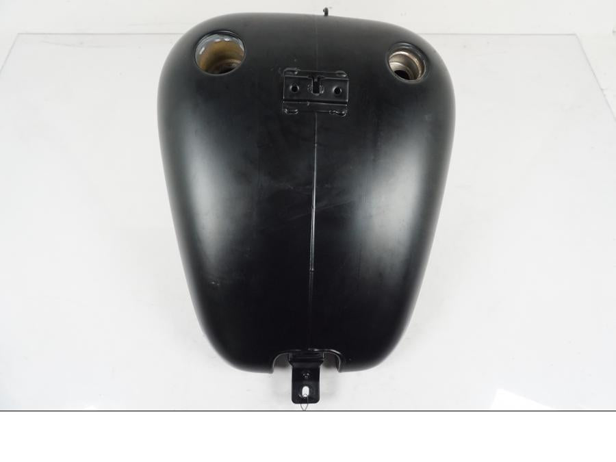 Snett uppifrån på Bensintank från en H-D Softail Standard FXST -2001 motorcykel.