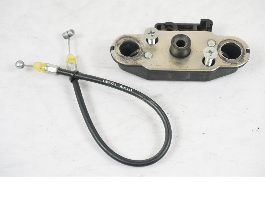 Framsidan på Sadellåsmekanism från en Suzuki GSX-R 750 -2006 motorcykel.