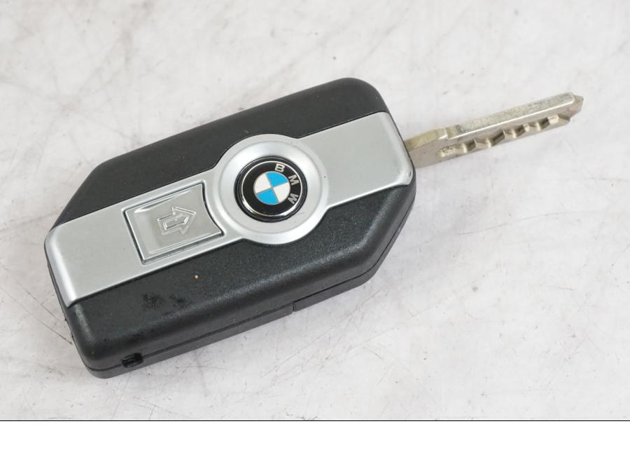 Vänster sida på Låssats från en BMW K 1600 GTL -2015 motorcykel.