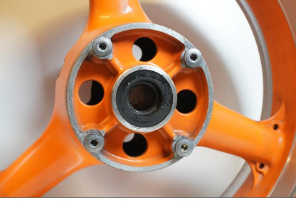 Extrabild1 på Fälg från en Kawasaki Z 1000 -2003 motorcykel.