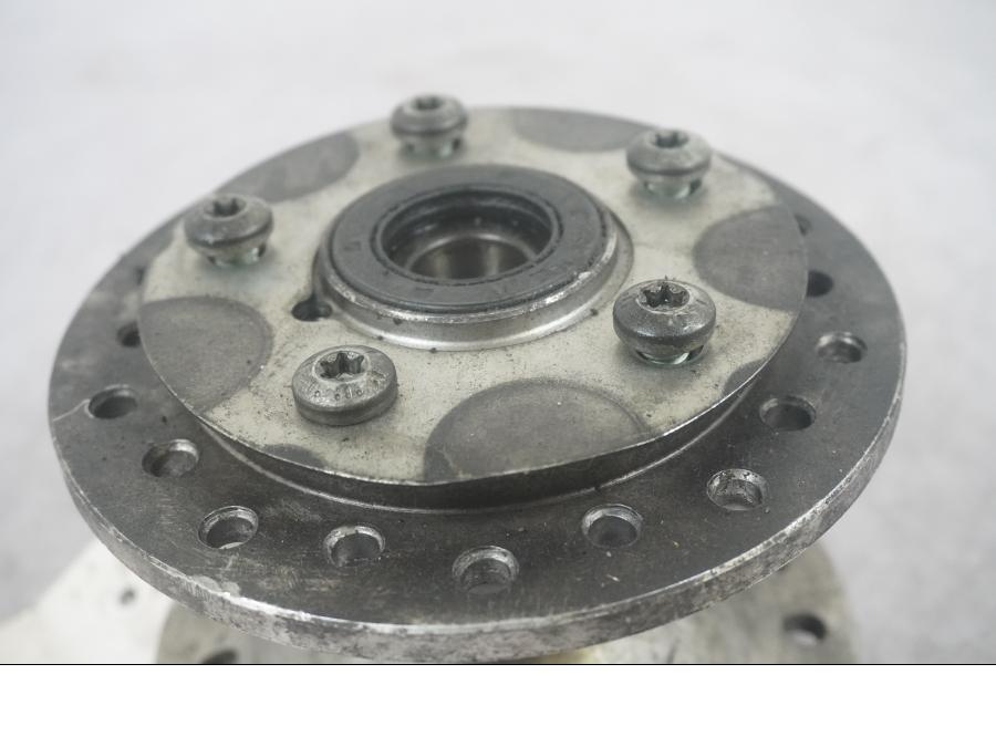 Baksidan på Nav från en H-D Sportster 1200 XL1200C -1999 motorcykel.