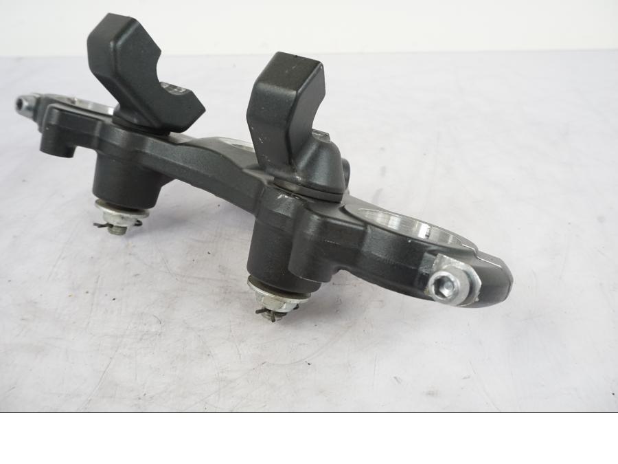 Baksidan på Gaffelkrona från en Kawasaki ER-6N -2012 motorcykel.