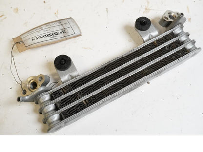 Vänster sida på Oljekyl från en Honda VFR 750 -1988 motorcykel.