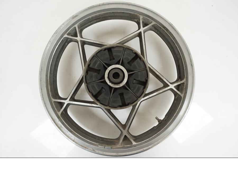 Framsidan på Fälg från en Suzuki GS 1000 -1978 motorcykel.