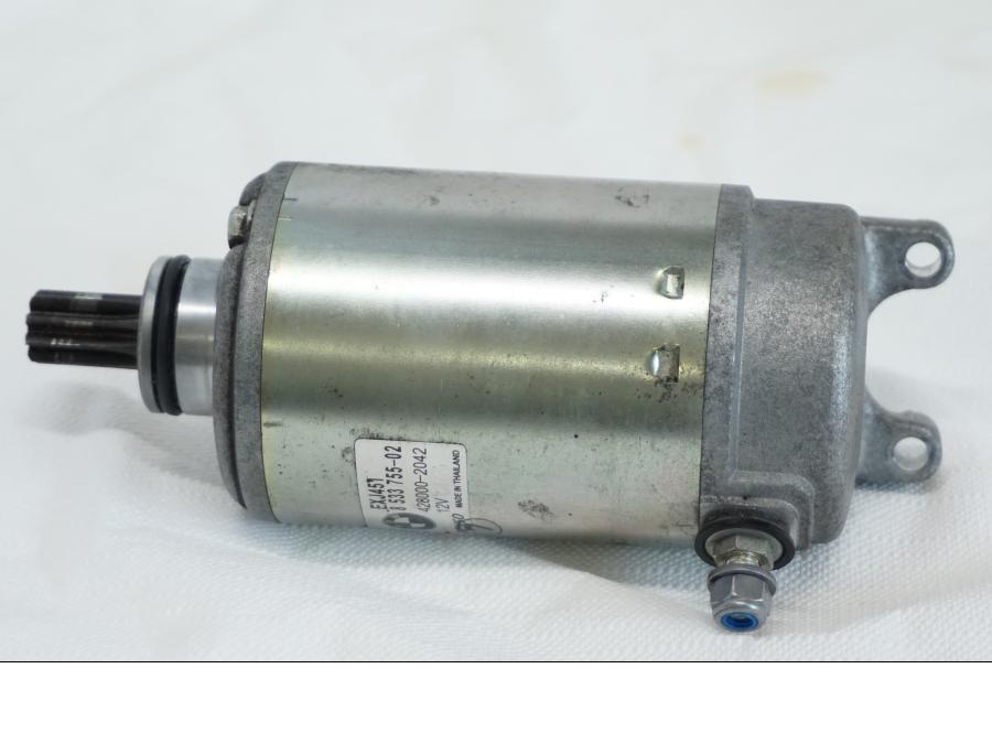 Baksidan på Startmotor från en BMW K 1600 -2015 motorcykel.