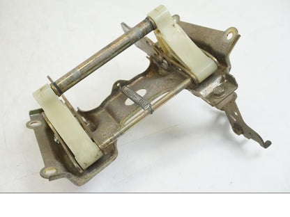 Baksidan på Sadelfäste från en Honda ST 1300 -2002 motorcykel.