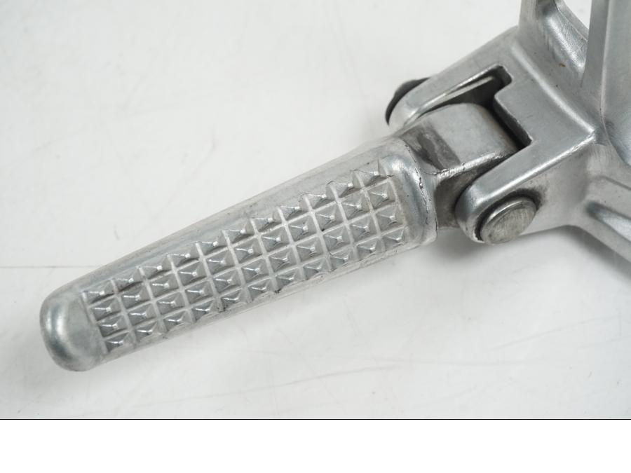 Snett uppifrån på Fotpinne från en Honda CB 650 F Hornet -2017 motorcykel.