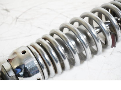 Snett nerifrån på Stötdämpare från en Yamaha XV 1100 -1994 motorcykel.