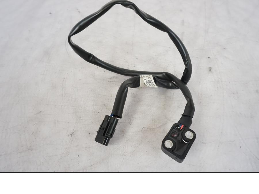 Framsidan på Sidostödsbrytare från en KTM 1290 Super Duke R -2023 motorcykel.