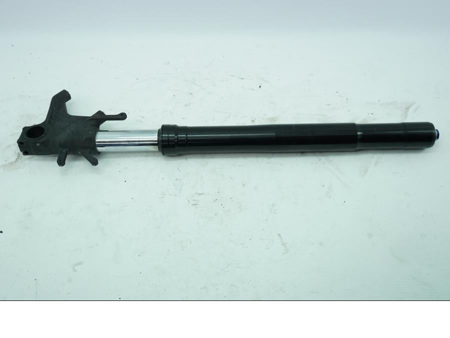 Baksidan på Gaffelben från en Suzuki GSX-R 750 -2009 motorcykel.