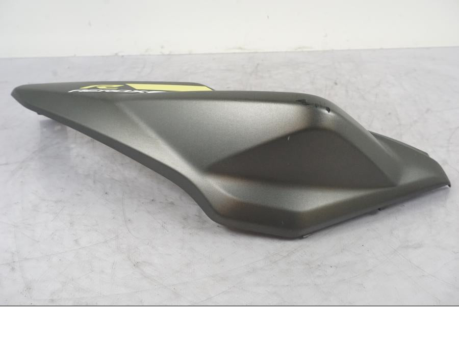 Höger sida på Bakvinge från en Yamaha Aerox 4 -2020 moped.