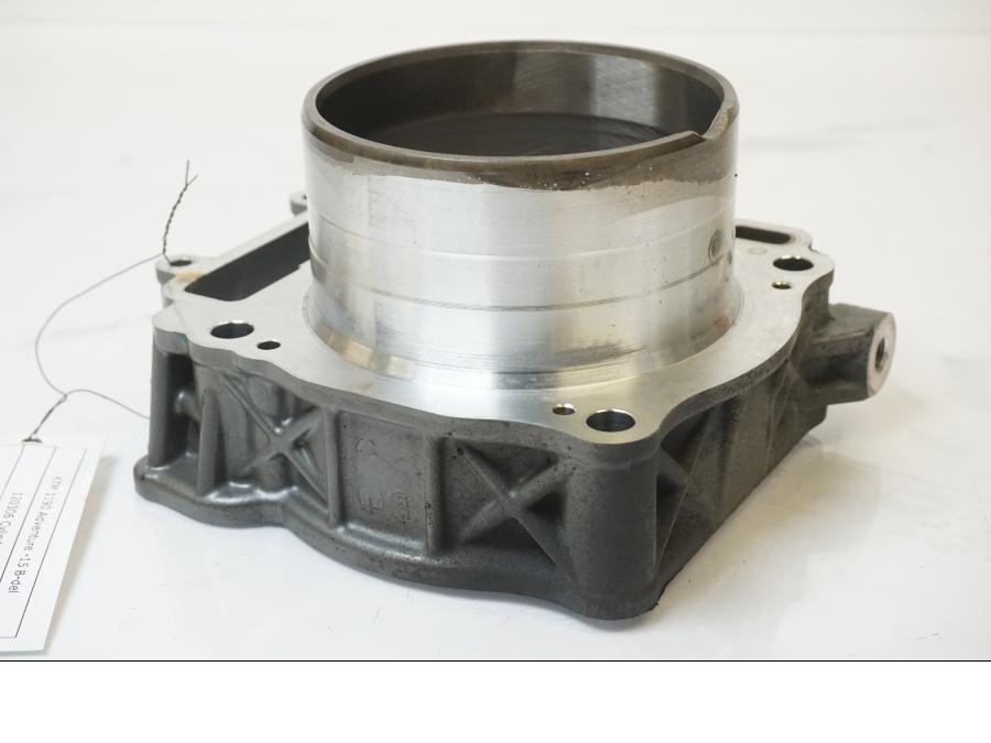 Baksidan på Cylinder från en KTM 1190 Adventure -2015 motorcykel.