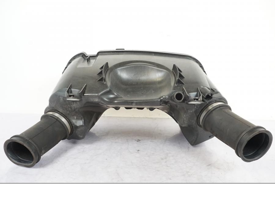 Snett nerifrån på Luftburk från en BMW R 1250 GS -2019 motorcykel.