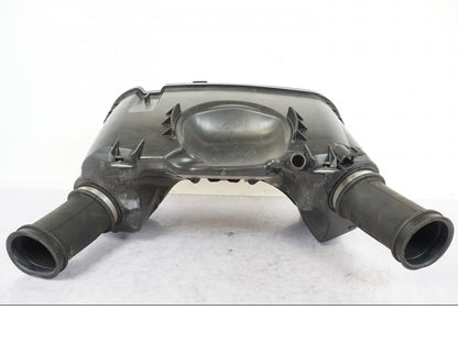 Snett nerifrån på Luftburk från en BMW R 1250 GS -2019 motorcykel.