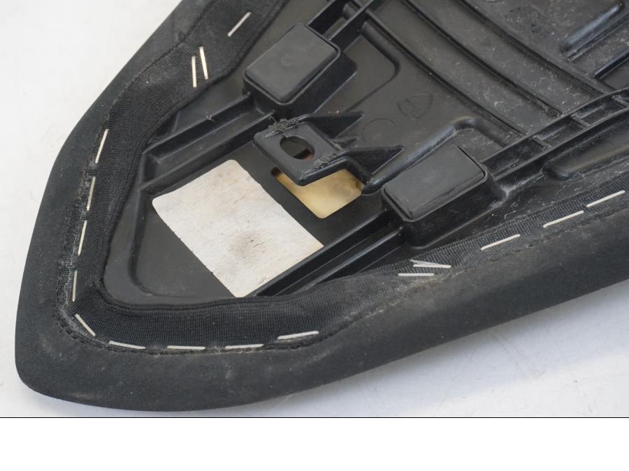 Extrabild2 på Sadel från en Ducati Streetfighter V4 -2020 motorcykel.