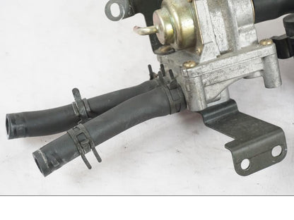 Vänster sida på Second Air från en Yamaha XVS 1100 -2000 motorcykel.