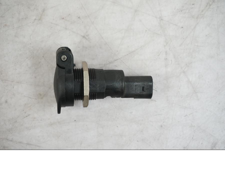 Baksidan på El uttag 12 V från en BMW S 1000 XR -2019 motorcykel.