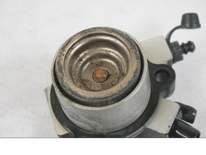 Snett uppifrån på Kopplingslavcylinder från en Kawasaki ZZ-R 1400 -2009 motorcykel.