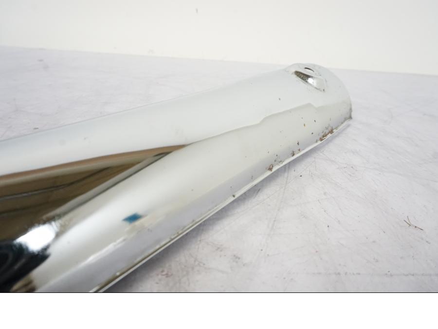 Höger sida på Svingkromskydd från en Kawasaki VN 1500 -2003 motorcykel.