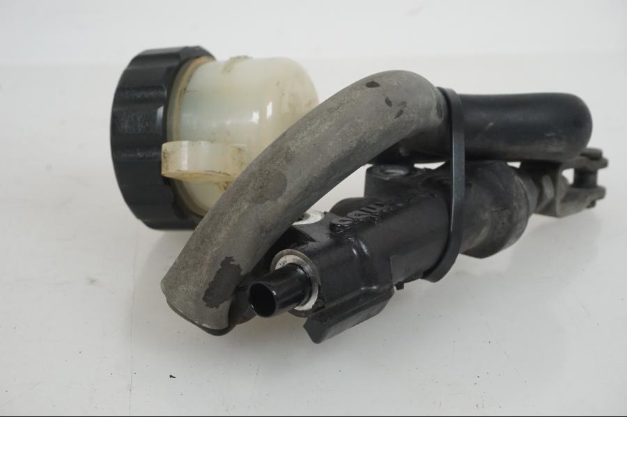Höger sida på Bromshuvudcylinder från en Yamaha XJ 900 S -1997 motorcykel.