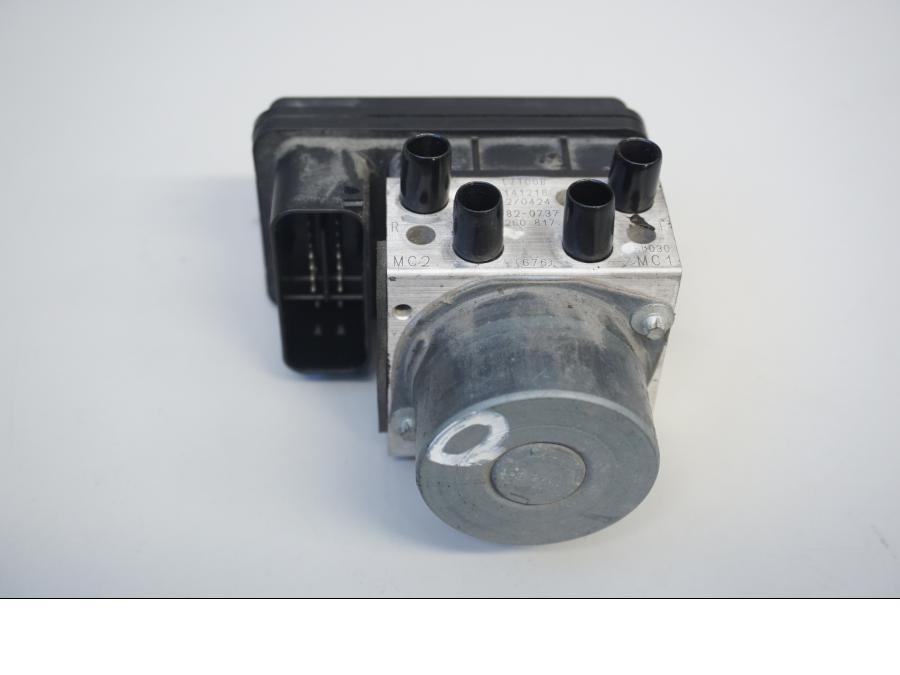 Framsidan på ABS Modulator från en Kawasaki Versys 1000 -2015 motorcykel.