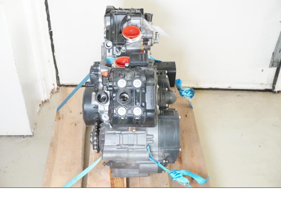 Snett uppifrån på Motor från en KTM 1290 Super Adventure R -2018 motorcykel.