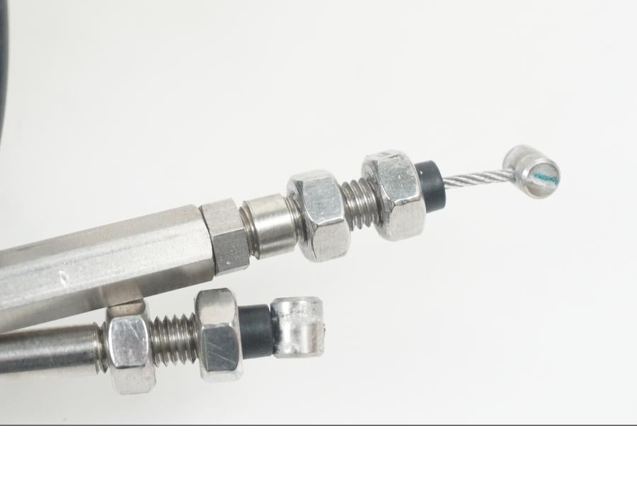 Extrabild6 på Avgasspjällmotor från en KTM 1290 Super Duke R -2022 motorcykel.