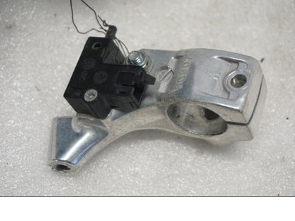 Höger sida på Kopplingsklo från en Suzuki VL 800 -2004 motorcykel.