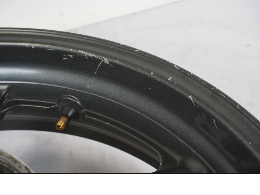 Extrabild3 på Fälg från en Honda CB 750 -1996 motorcykel.