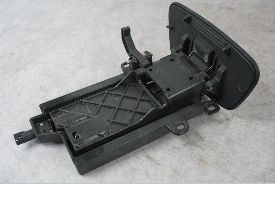 Snett nerifrån på GPS hållare från en BMW K 1600 GTL -2015 motorcykel.