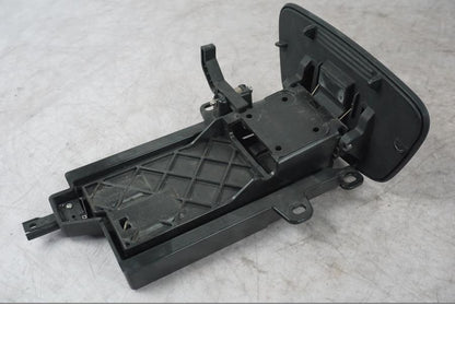 Snett nerifrån på GPS hållare från en BMW K 1600 GTL -2015 motorcykel.