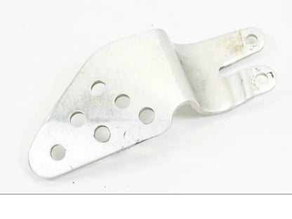 Baksidan på Fotpinnehälskydd från en Yamaha YZF R6 -1999 motorcykel.