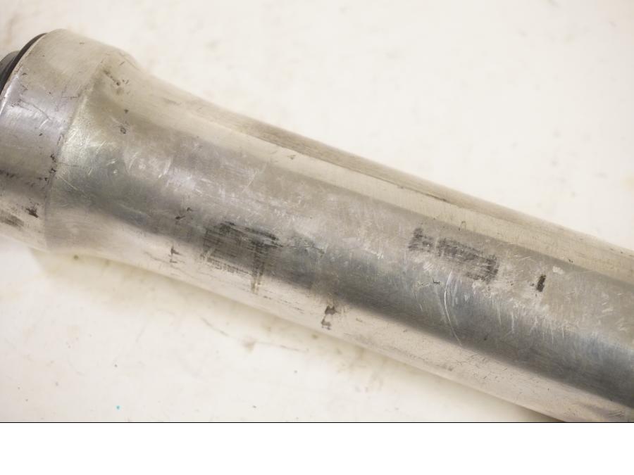 Höger sida på Gaffelben från en Yamaha RD 500 -1985 motorcykel.