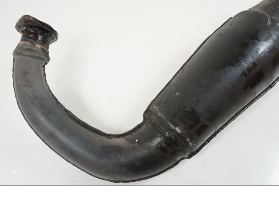 Baksidan på Avgassystem från en Aprilia RS 250 -1998 motorcykel.