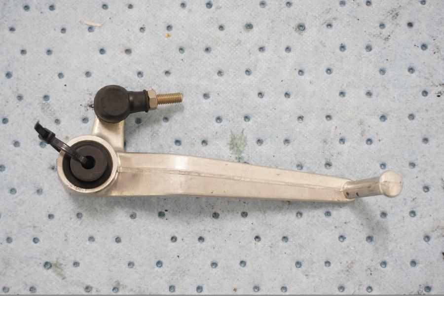 Framsidan på Växelpedal från en Kawasaki ZX-9R -1998 motorcykel.