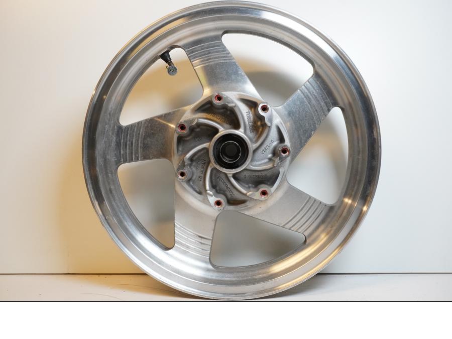 Extrabild1 på Fälg från en Kawasaki VN 1500 Classic Tourer -2000 motorcykel.