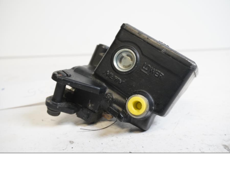 Framsidan på Bromshuvudcylinder från en Kawasaki ER-6F -2006 motorcykel.