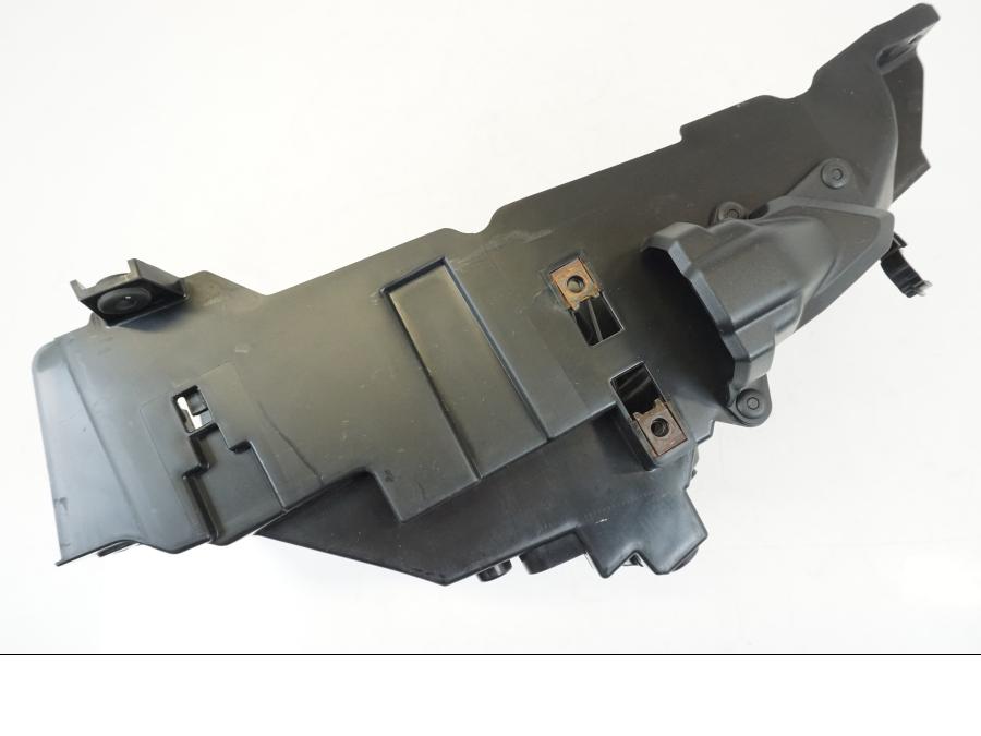 Baksidan på Batterihållare från en Yamaha MT-09 -2021 motorcykel.