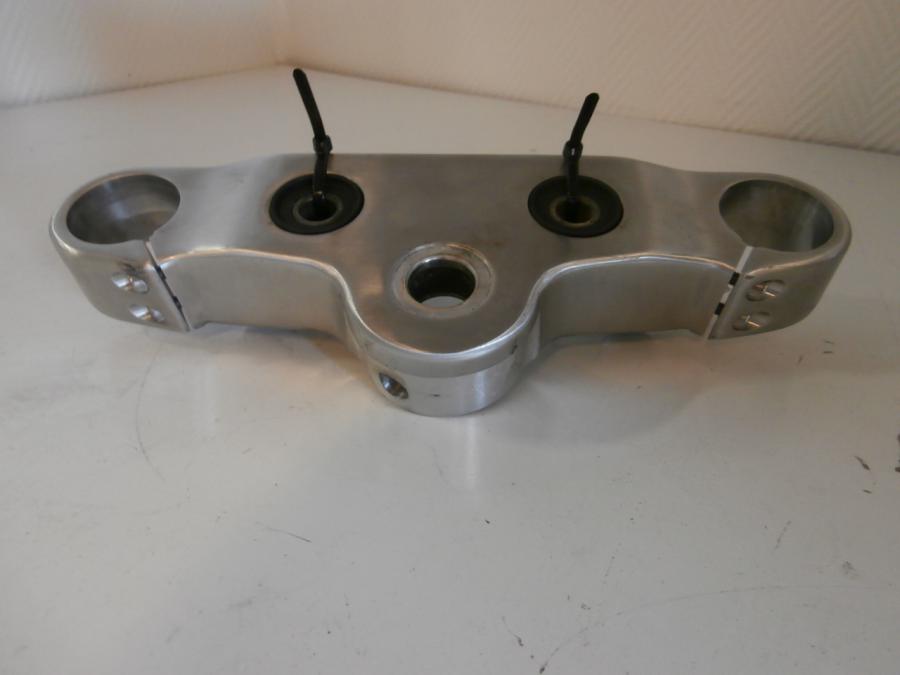 Höger sida på Gaffelkrona från en Yamaha XV 1600 -2002 motorcykel.