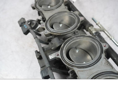 Höger sida på Spjällhus från en Kawasaki ZX-10R -2008 motorcykel.