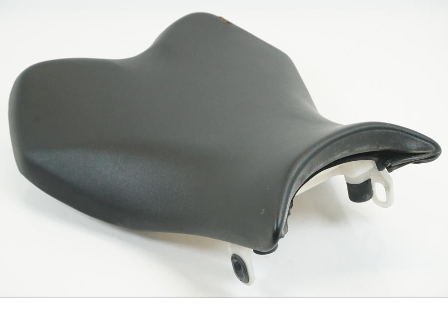 Vänster sida på Sadel från en Suzuki GSX-R 1000 -2009 motorcykel.