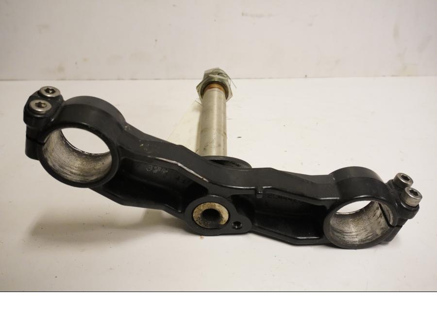 Baksidan på Gaffelkrona från en Triumph Daytona 600 -2003 motorcykel.