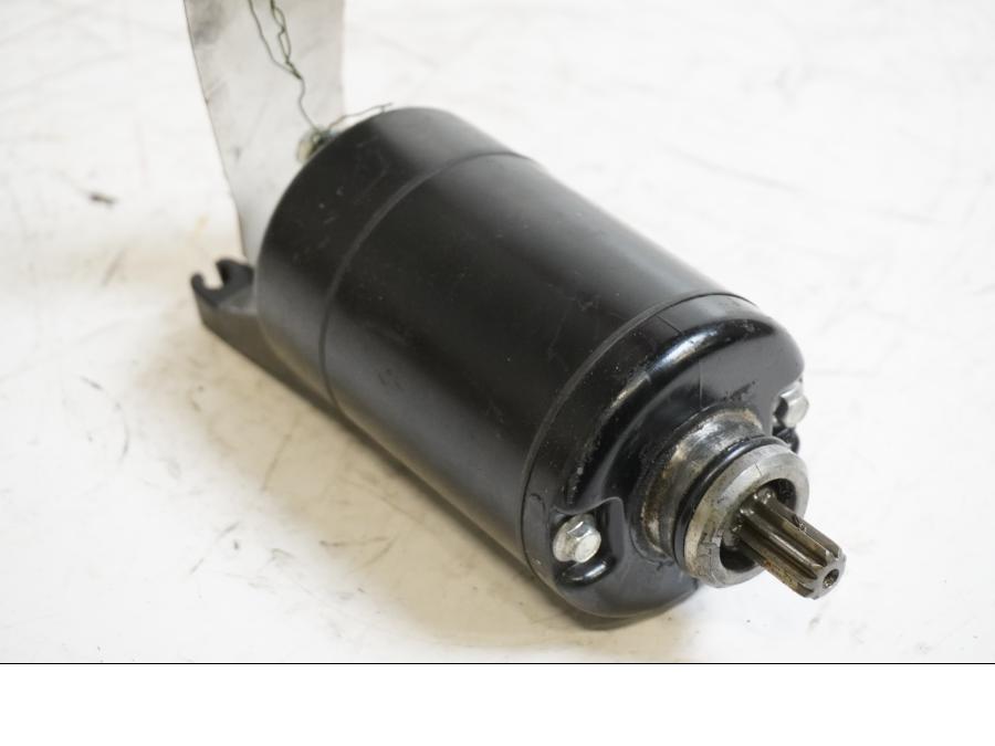 Framsidan på Startmotor från en Kawasaki ER-6F -2007 motorcykel.